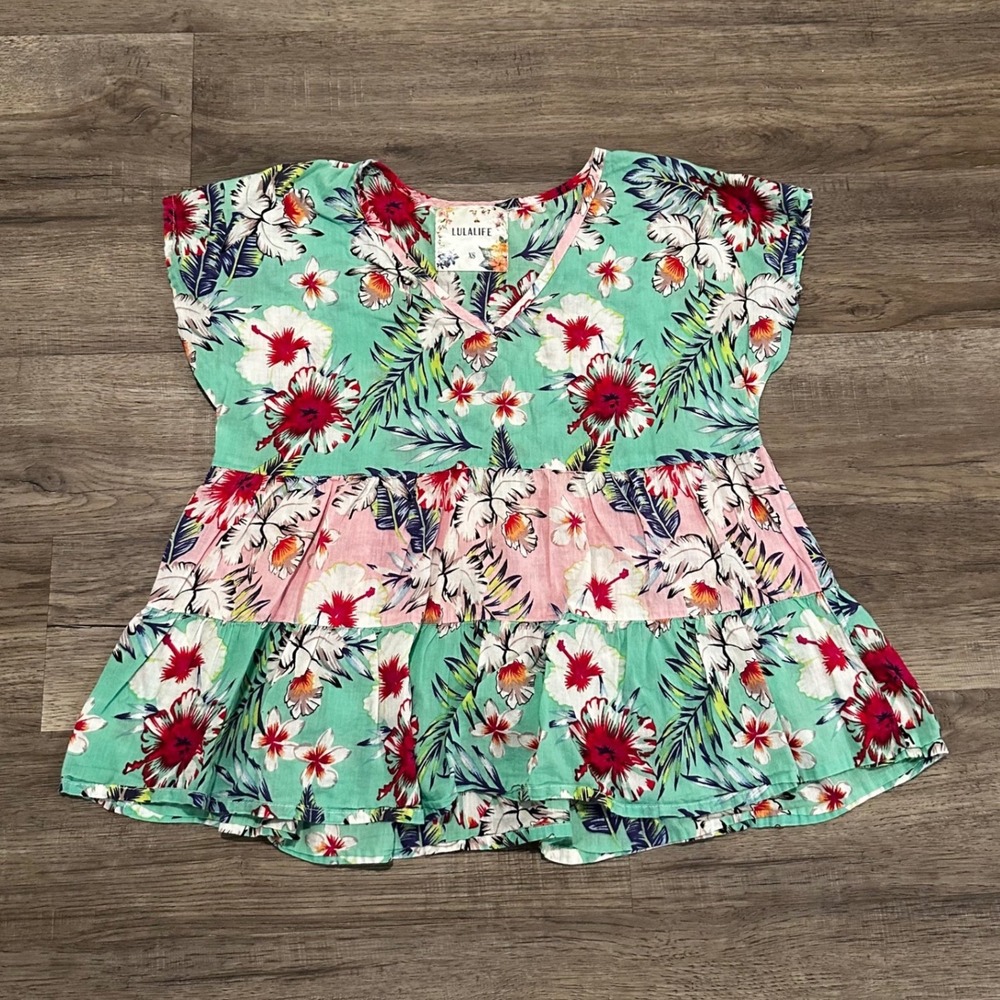 Lulalife Womens XS Tropical Hibiscus Floral Tiered Cotton V-Neck Top Mint Pink